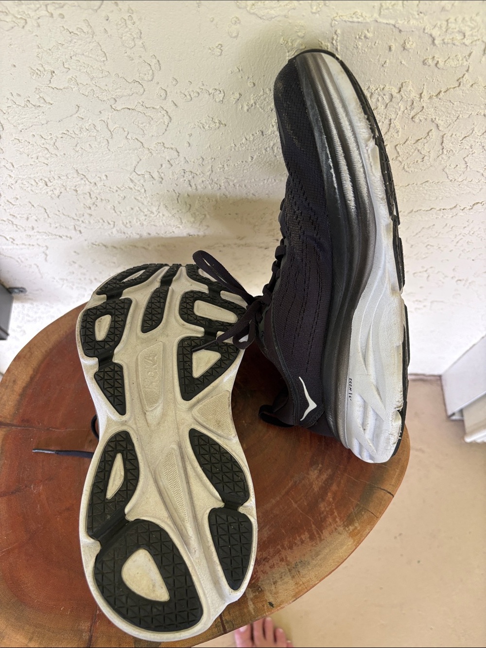 Hoka Black and White Bondi 8 sneakers EUC - Picture 6 of 9